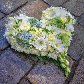 Hjerte til begravelse, hvitt med grnt