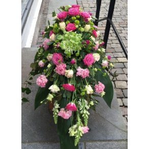 Kistedekorasjon med rosa