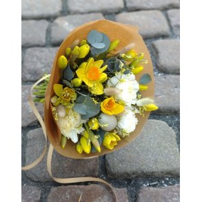 Bukett med p�skeliljer