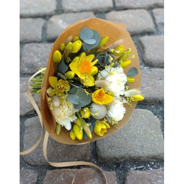 Bukett med p�skeliljer