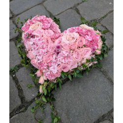 Rosa rosehjerte til begravelse