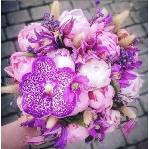 Kompakt lilla bukett